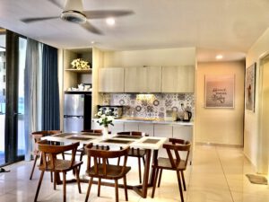 Oceanami là resort chuẩn 5 sao nằm bên Đèo Nước Ngọt, là một điểm du lịch tuyệt đẹp nằm ở ranh giới Phước Hải và Long Hải. Với địa thế "Tựa sơn, nghinh hải", Oceanami cung cấp một nguồn năng lượng tuyệt vời giúp khách hồi phục sau những ngày mệt mỏi áp lực.
