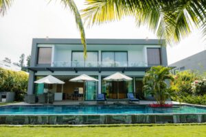 Chỉ cách trung tâm Thành phố Hồ Chí Minh hai giờ di chuyển nhưng Sanctuary Hồ Tràm thực sự mang đến cho những vị gia chủ và khách lưu trú không gian nghỉ dưỡng thanh bình và riêng biệt trong một bầu không khí cạnh biển trong lành bậc nhất.